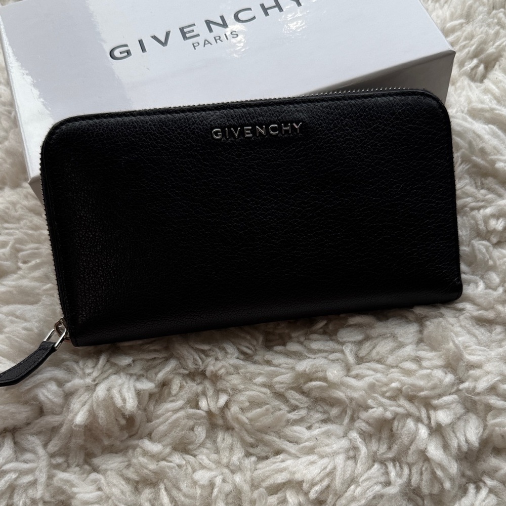 Givenchy Pandora Leather Zip Wallet‎